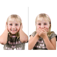 Geteiltes Bild - einmal hält sich das Kind die Ohren zu und auf dem anderen Bild den Mund